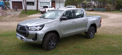 Toyota Hilux 4x4 C/D SR 2.8 204cv TDI 6M/T