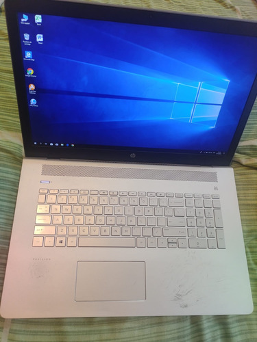 Vendo Notebook Hp Pavilion 17 Ar050wm Pantalla Enorme! Blanco (Usado)