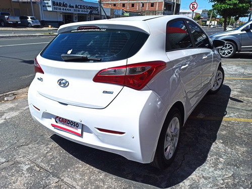 Imagem 3 de 15 de Hyundai Hb20 2014 1.0 Comfort Style Flex 5p