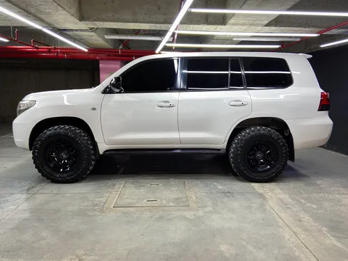 Toyota Land Cruiser V8 VX LC200 IMPERIAL 4X4 4.7 AT