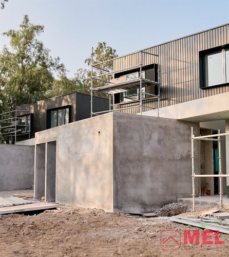 Casa Nueva En Venta De 3 Dorm. En Chicureo Piedra Roja