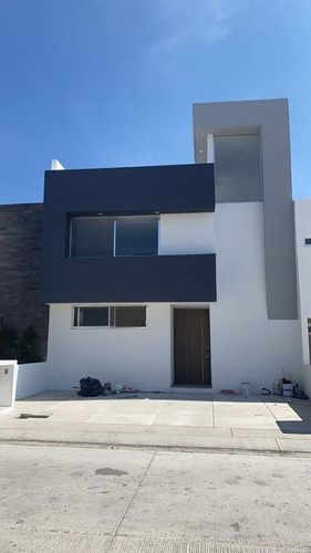 Casa En Venta En Altos Juriquilla, Doble Altura, 4 Recamaras