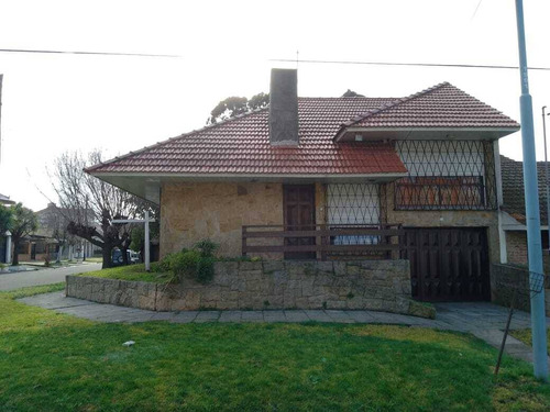 Casa De Estilo Marplatense De 4 Ambientes Zona Punta Mogotes