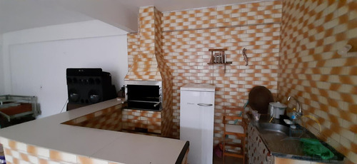 Imagem 3 de 15 de Casa - Padrão, Para Venda Em Joinville/sc - V572