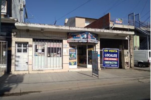 En Venta Locales Con Vivienda- Calle Marconi Isidro Casanova