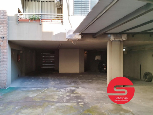 Imagen 2 de 6 de Cochera En Planta Baja Excelente Ubicación