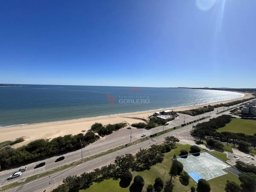 Apartamento En Alquiler Temporal En Punta Del Este, Playa Mansa Con Espectacular Vista Al Mar