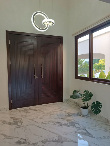 Casa De Una Planta Ubicada En Temozón Norte, Mérida.