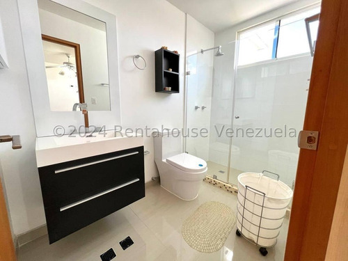 Se Ofrece En Alquiler Extraordinaria Y Hermosa Casa Quinta Ubicada En Lomas De La Lagunita