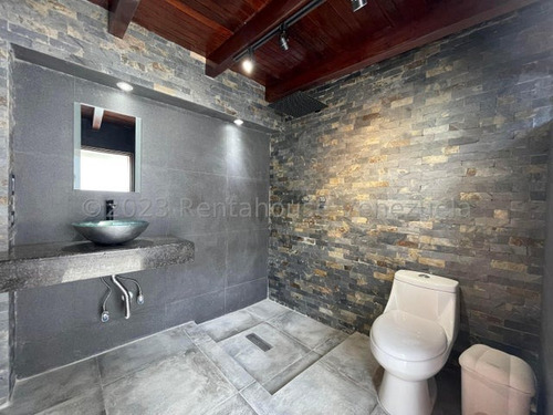 Exclusiva Casa Remodelada Con Piscina, Sauna, Area De Jardin, Estacionamiento 12 Vehiculos Casilla Vigilancia A Estrenar Concepto Moderno Exclusiva Zona Privada Palmarito Estef 24-15119