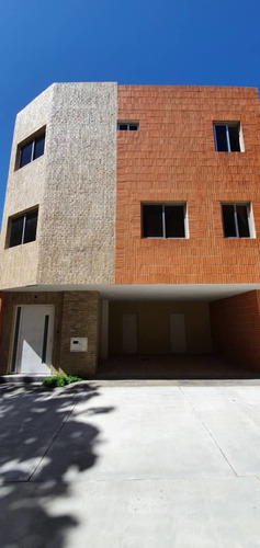 Imagen 2 de 30 de En Venta Townhouse Colinas Del Rocio
