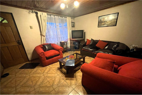 Casa En Pasaje Tanqui, Comuna De San Joaquín