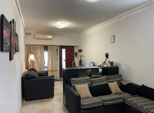 Imagen 3 de 10 de Excelente Triplex 4 Ambientes Con Patio Y Cochera. Escucha O