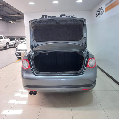 Imagen 6 de 8 de Volkswagen Vento Luxury Tipt 2.5l