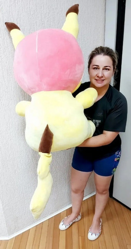 Imagem 2 de 2 de Picachu Estilo Pokemon Pokebola Pelúcia Gigante 90cm X 60cm
