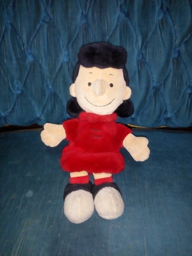 Muñeca Lucy Peanuts Snoopy Charlie Brown