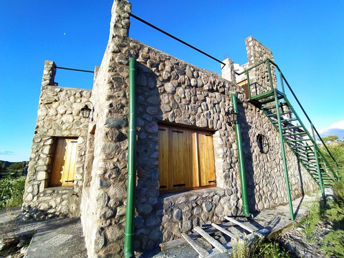 Imagen 10 de 21 de Casa De Piedra Con Vista Las Sierras