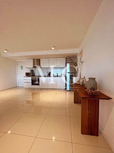 Imagen 7 de 16 de Alquiler Anual Apartamento 2 Dormitorios Con Vista Al Mar, Terraza Con Piscina Privada!