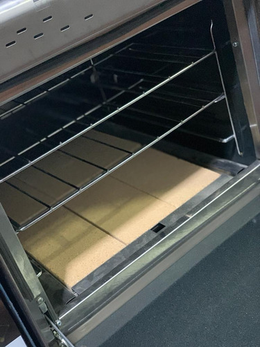 Imagen 4 de 4 de Cocina industrial Morelli Country 550 a gas 4 hornallas acero inoxidable 220V puerta ciega 73L