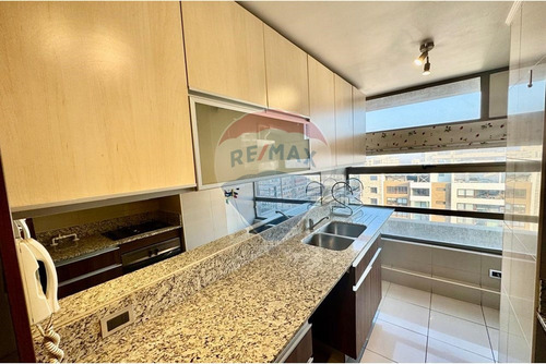 Amplio Departamento, Vista Despejada, Bajos Gastos Comunes