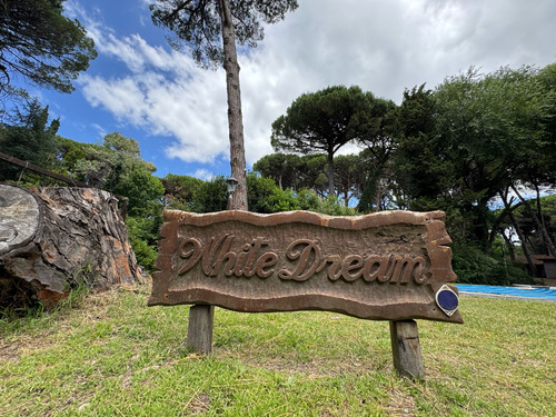 Casa En Venta En Carilo