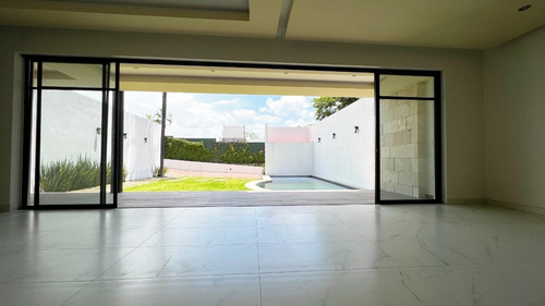 Casa Nueva En Venta En Cuernavaca, Col. Delicias 3 Recámaras, 4 1/2 Baños, Estudio, Alberca