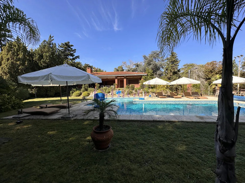 Solanas, Casa En Venta, A 100 Mts Del Mar.