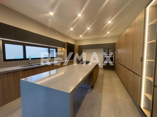 Casa En Venta En Condominio El Campanario Norte