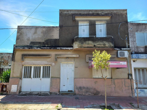 Imagen 1 de 30 de Casa + Departamento En Venta - Barrio Pueyrredon