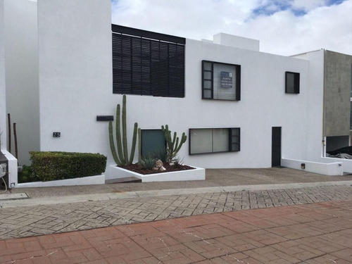 Preciosa Casa En Venta En Los Cipreses Corregidora