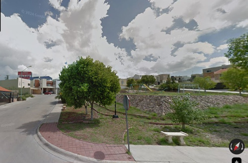 Casa Ubicada En Colonia Cordilleras, Chihuahua. Con 3 Recamaras Y 180m2. A Unos Minutos De Plaza La Novia.