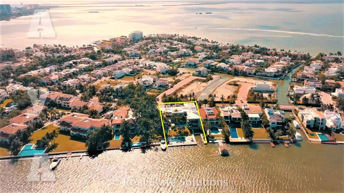 Imagen 3 de 30 de Casa Luxury En Venta, Amueblada, 4 Recámaras, Salón Tv, Muelle, Isla Dorada, Zona Hotelera Cancún
