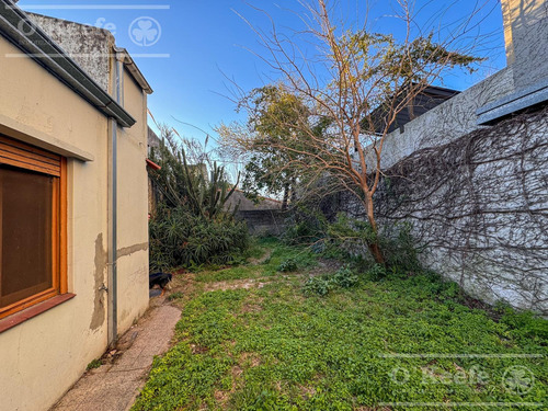 Casa En Venta - Bernal Centro