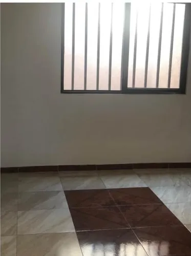 Edificio De 3 Pisos Barrio Colon