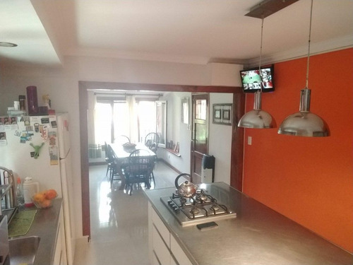 Imagen 7 de 17 de Excelente Chalet - Reciclada. Pileta Y Parrrilla