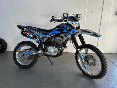 Imagen 4 de 12 de Honda Tornado Año 2016 Llevada 291cc Con Accesorios
