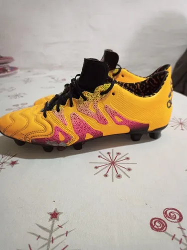 Adidas con top punta dorata