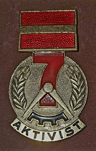 Antigua Medalla Ddr. Activista Del Plan De 7 Años Alemania (Usado)