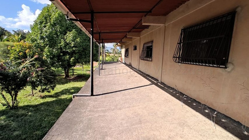 Hermosa Parcela En Venta, Con 2.7 Hectareas De Terreno, Que Cuenta Con Amplia Casa De Dos Pisos Que Cuenta Con 5 Cuartos, 2 Banos, Sala, Comedor Y Cocina, Amplios Corredores Techados