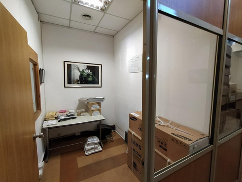 Imagen 7 de 30 de Edificio Comercial Con Oficinas Y Depósitos En Lote Propio