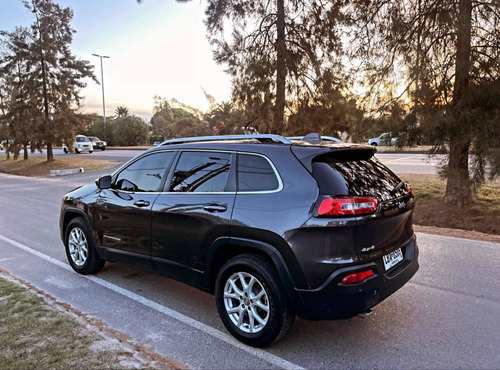 Imagen 9 de 13 de Jeep Cherokee 2.4 4x4 Aut/sec