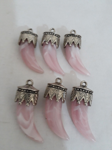 Dije Cuerno Boho Color Rosa Con Capuchon Trabajado