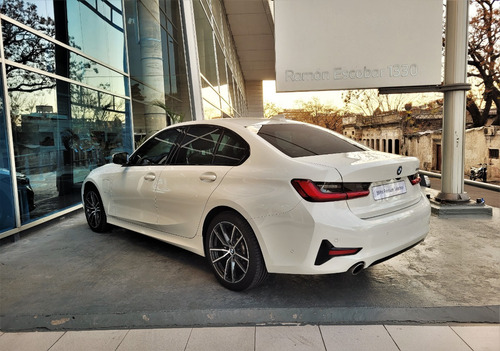 BMW Serie 3 3.0 330i Sedan Sport Line 252cv