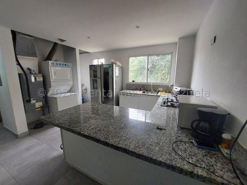 Amp, Mls #24-21454 Vende Apartamento En Zona Este