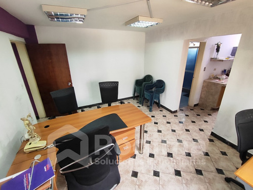 Oficina En Alquiler - Piso 5, Torre Capitolio, Calicanto, Maracay