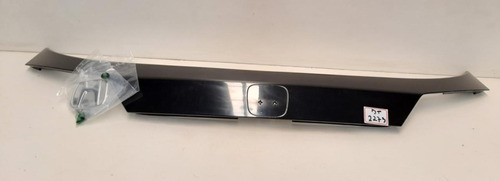 Moldura Tampa Traseira Com Emblema Hrv 15/17 74890t7tm10