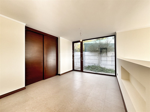 Casa En Venta De 4 Dorm. En Colina