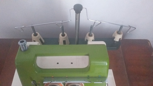 Imagen 2 de 5 de Máquina De Coser Overlock Marca Brother
