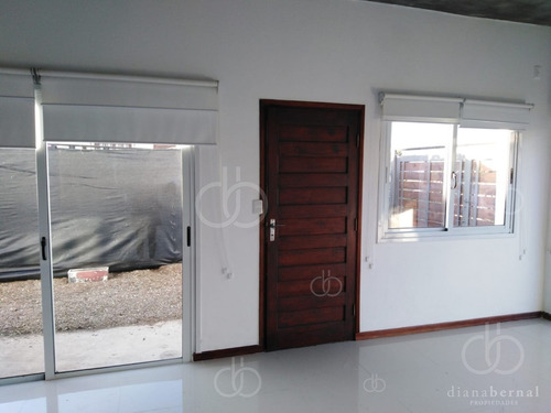 Imagen 3 de 20 de Punta Del Este, Apartamento En Pinares Con Estufa Y Parrillero Propio.- Ref: 54557
