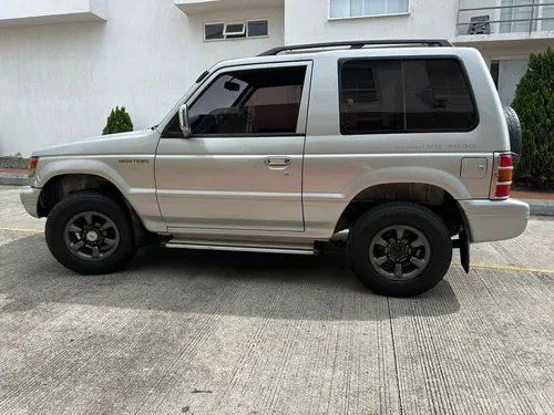 Mitsubishi Montero Hardtop 2010